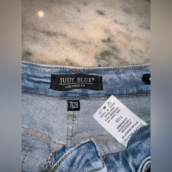Judy Blue Size 7/28 Boyfriend Fit Cuff Stylish Blue Distressed Women Jeans - Picture 7 of 11